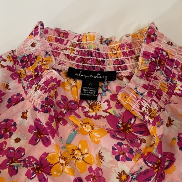 A Love Story Floral Top Size XL - Picture 3 of 10